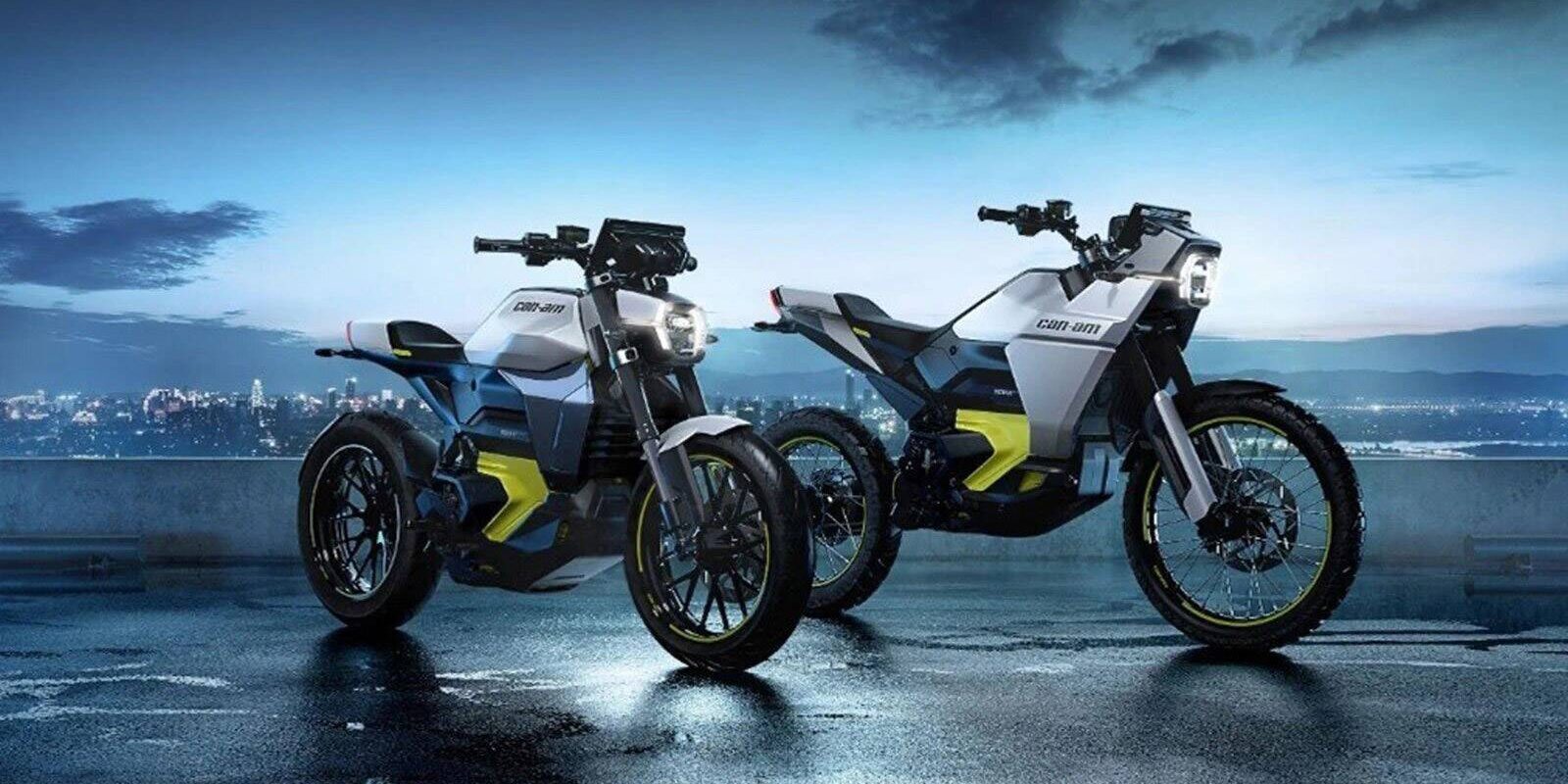 Profesor de la autoescuela MotoCircuito en Móstoles explicando la diferencia entre una moto de marchas y un scooter automático a un alumno antes de las prácticas.