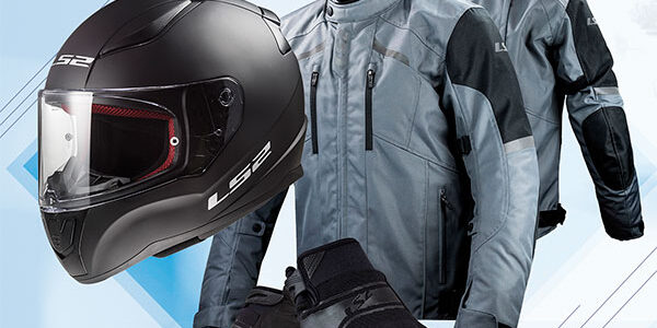 equipamiento-obligatorio-examen-moto-dgt-madrid Alumno de la autoescuela MotoCircuito vestido con chaqueta, guantes, casco integral y botas de moto homologadas, preparándose para el examen práctico de la DGT en Móstoles.