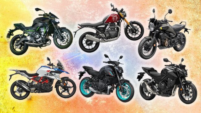 tipos-de-motos-carnet-a2-naked-trail-custom-madrid Diferentes tipos de motocicletas aparcadas juntas, mostrando los estilos Naked, Trail y Custom que se pueden conducir con el carnet A2 tras aprobar en MotoCircuito.