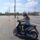 Alumno de la autoescuela MotoCircuito realizando la maniobra de esquiva y aceleración en el circuito rápido de Móstoles para superar el límite de los 25 segundos de la DGT.